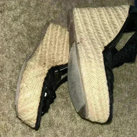 Gently used women’s Massimo supply Co. wedges size 7 - Picture 6 of 10